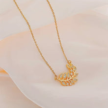 Necklace With Leaves And Diamond Zircon Clavicle