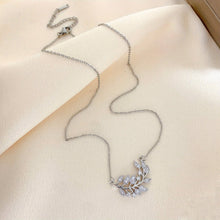 Necklace With Leaves And Diamond Zircon Clavicle